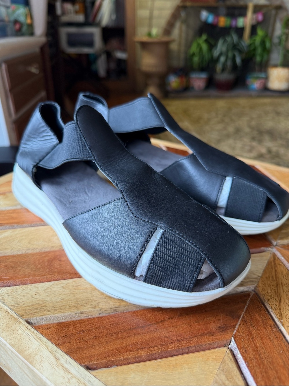 Joan & David Black “Fishnet” Sandals EUC ($65)